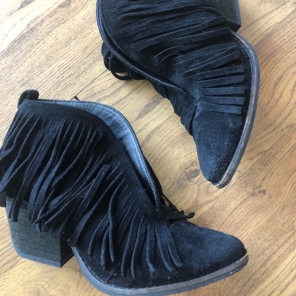 Coconuts by Matisse Shoes - size 7 gently worn free people coconuts suede fringe booties Nashville party